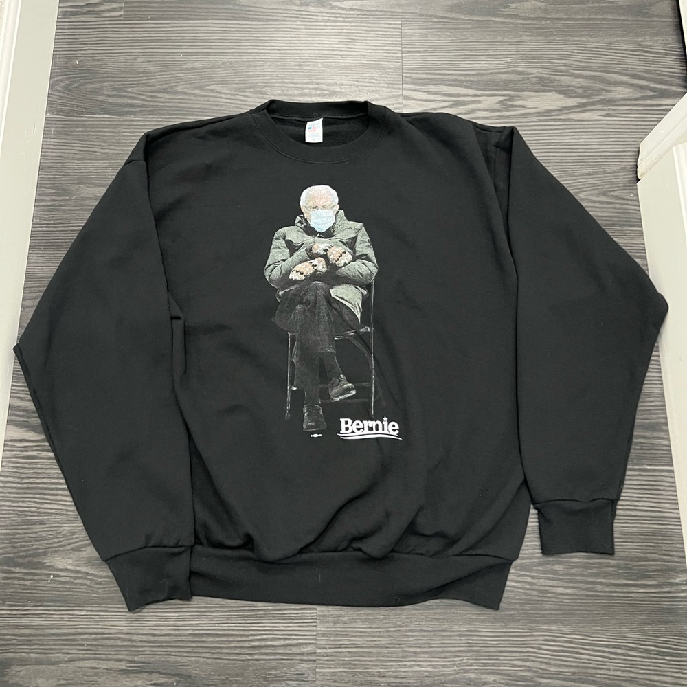 Feel The Bern Bernie Sitting Cross Arm Men Sweatshirt Size XL Casual Black